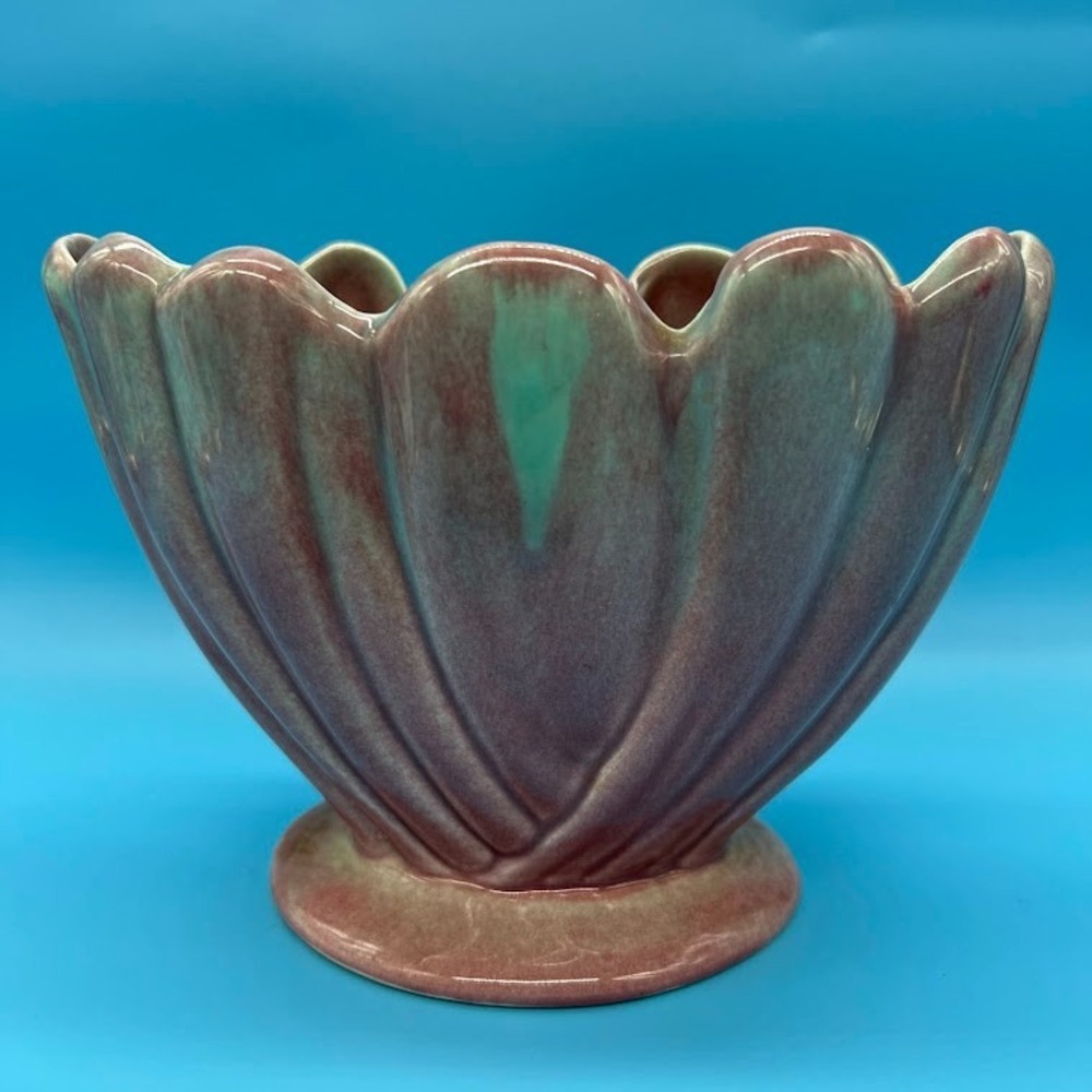 Vintage MCM West Coast Pottery California Mauve Pink Green Scalloped Lotus Vase‎